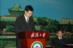 華大副校長(zhǎng)楊宗凱在開(kāi)幕式上致辭