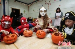 “萬(wàn)圣節(jié)”孩子激動(dòng)家長(zhǎng)迷惑 節(jié)日狂歡別搞成宣