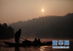 “船工教師”31年擺渡、擺渡，撐起村娃求知路