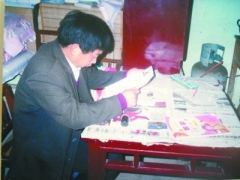 生活節(jié)儉常把工資給學生41歲教師帶著千紙鶴去天